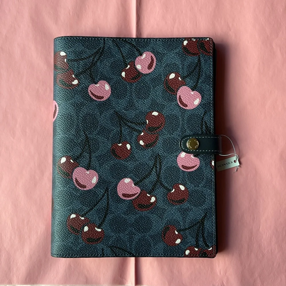 🍒 COACH NOTEBOOK IN SIGNATURE CANVAS WITH CHERRY PRINT 🍒 NWT 🍒